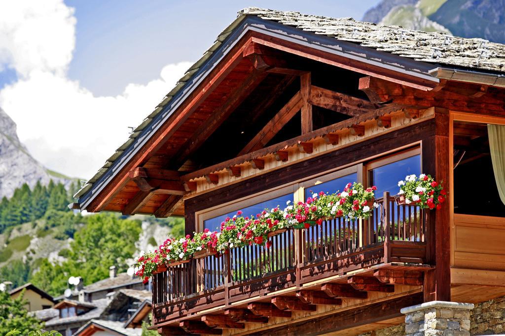 Les Combes Hotel Ла Сале Екстериор снимка