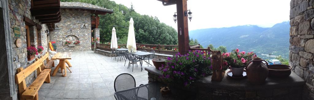 Les Combes Hotel Ла Сале Екстериор снимка