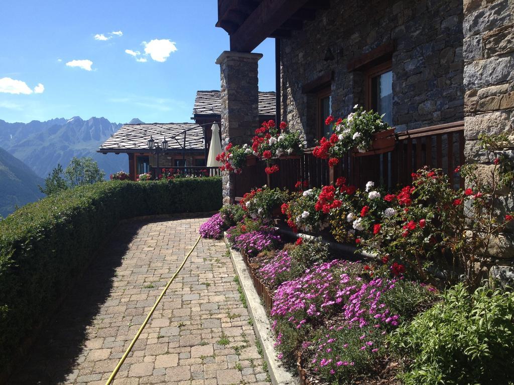 Les Combes Hotel Ла Сале Екстериор снимка
