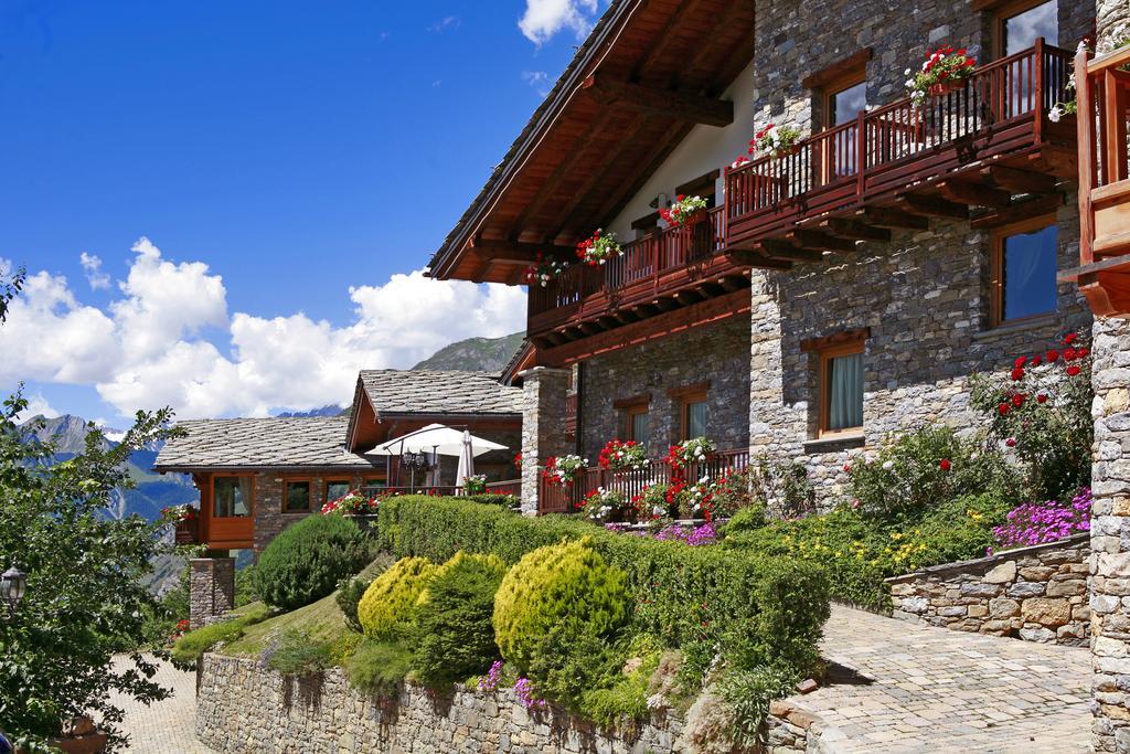 Les Combes Hotel Ла Сале Екстериор снимка