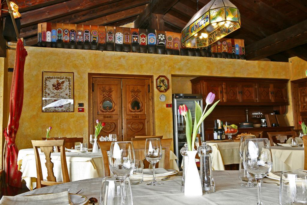 Les Combes Hotel Ла Сале Екстериор снимка