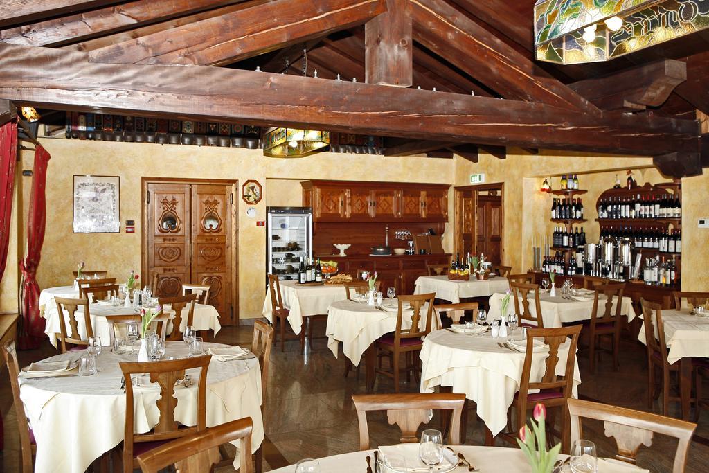 Les Combes Hotel Ла Сале Екстериор снимка