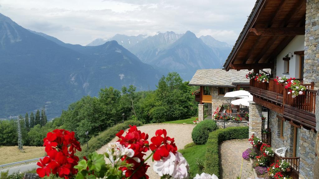 Les Combes Hotel Ла Сале Екстериор снимка