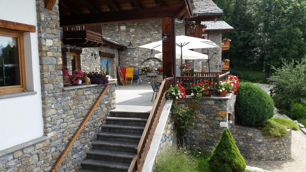 Les Combes Hotel Ла Сале Екстериор снимка
