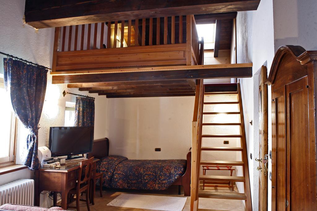 Les Combes Hotel Ла Сале Екстериор снимка