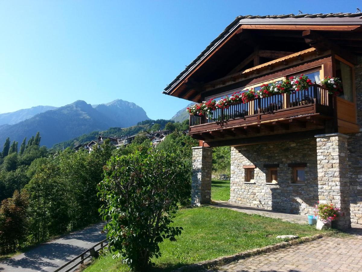 Les Combes Hotel Ла Сале Екстериор снимка